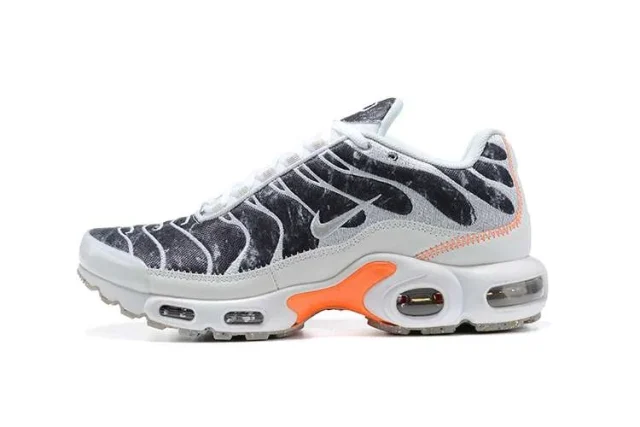 AIR MAX PLUS TN 'CRATER'
