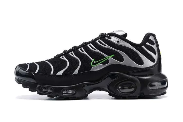 AIR MAX PLUS TN 'METALLIC STRIKE'