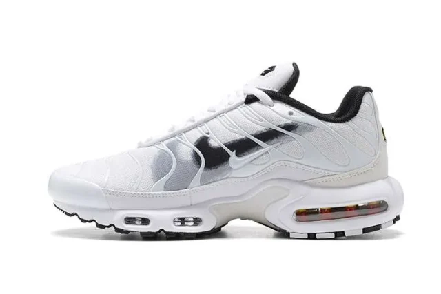 AIR MAX PLUS TN 'SPRAY PAINT SWOOSH'