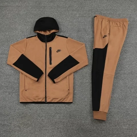 Conjunto Nike Sportswear Tech Fleece Marrom